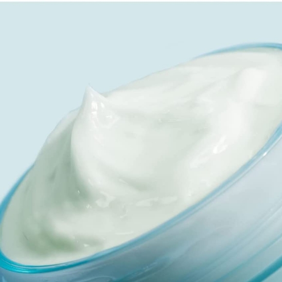 Artistry Hydrating Skincare Set, NWT - Picture 5 of 6